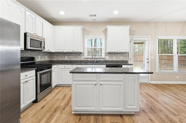 Building Photo - 113 Greenbrier Way