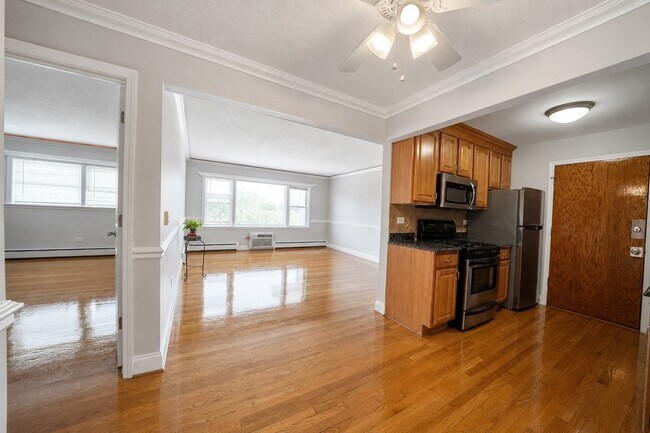 Building Photo - 4940 N Leonard Dr