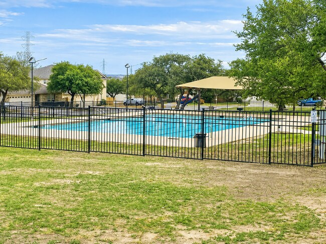 Building Photo - 4 Bedroom/2.5 Bath Wildhorse Subdivision