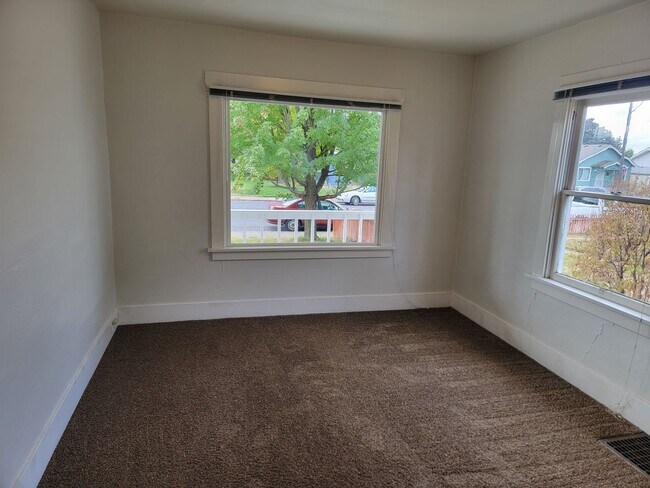 Building Photo - Beautiful 4-Bedroom Home In The Garland Di...