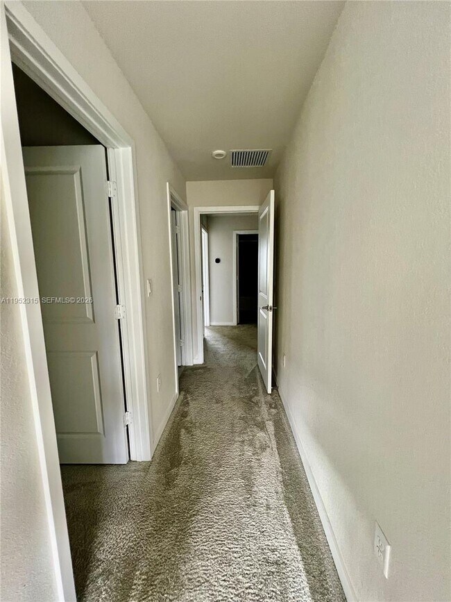 Building Photo - 1045 NW 4th Ter