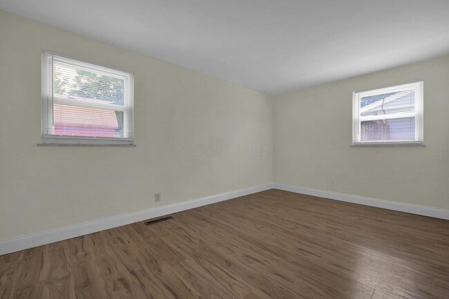 Building Photo - 470 Amesbury Dr