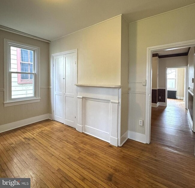 Building Photo - 211 S Maple Ave