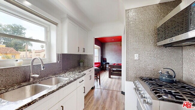 Building Photo - 3453 Floresta Ave