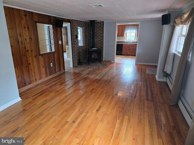 Building Photo - 242 S Sugan Rd