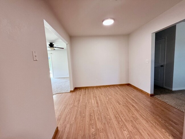 Building Photo - 3-BED 2-BATH WITH SPACIOUS BONUS FAMILY ROOM IN QUIET NEIGHBORHOOD