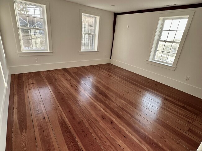 Building Photo - 2318 Mill Plain Rd