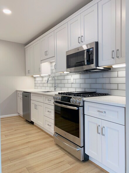 Kitchen - Right Side - 4141 N Henderson Rd