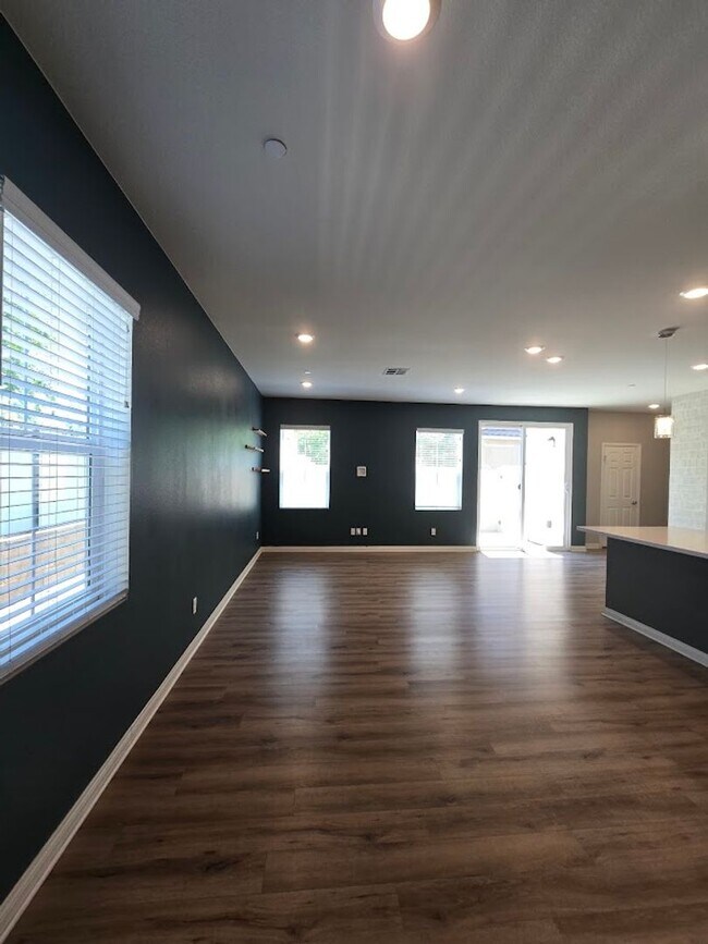 Building Photo - 3-Bedroom Home ($500 off the first month!!...