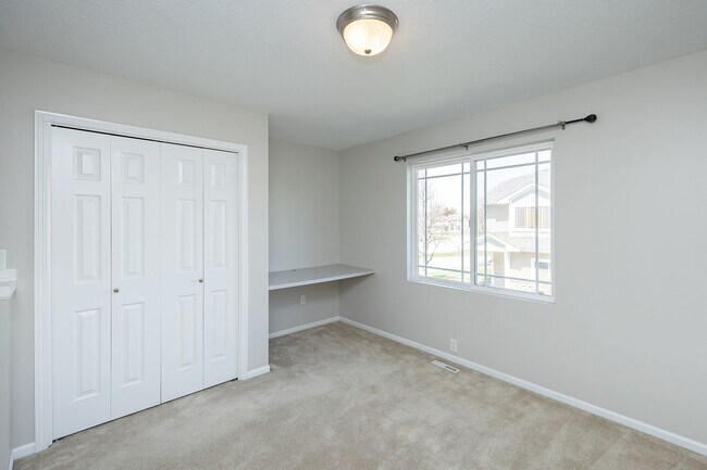 Building Photo - CHARMING TOWNHOME!! 2 Bedroom, 3 Bathroom Townhome in Ankeny!