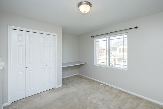 Building Photo - RENT SPECIAL!! 2 Bedroom, 3 Bathroom Townhome in Ankeny!