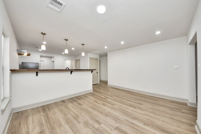 Building Photo - 2919 Rosedale St