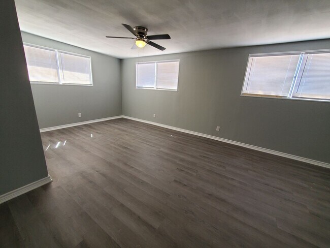 Building Photo - Charming 4 bedroom, 2 bath home AVAILABLE NOW!