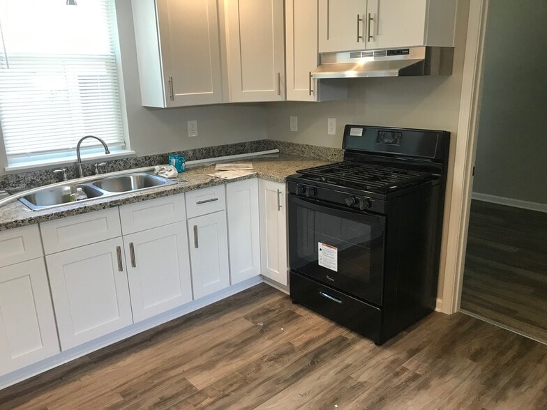 Kitchen - 6216 Roddie St