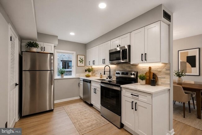 Building Photo - 1527 N Colonial Terrace