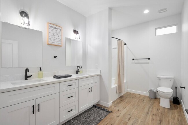 Building Photo - 3806 E Polk St