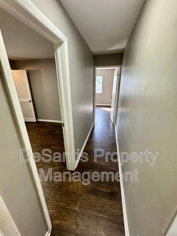 Building Photo - 542 5th Ave