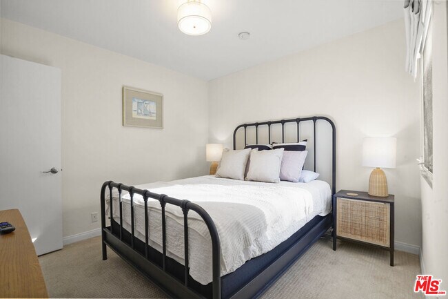 Building Photo - 1850 San Jacinto St