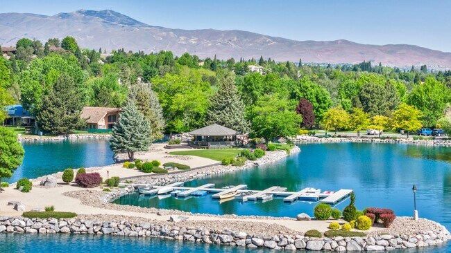 Building Photo - LAKEFRONT LUXURY ON LAKE STANLEY | FULLY FURNISHED + UTILITIES INCLUDED IN GUARDED LAKERIDGE SHORES