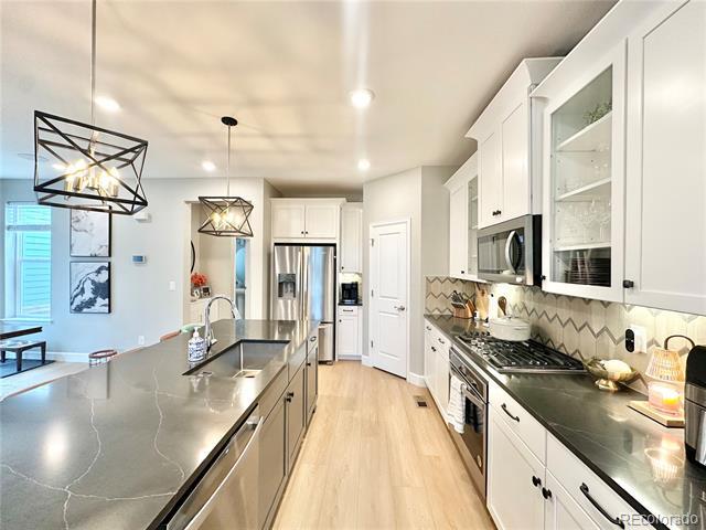 Building Photo - 8384 Holman St