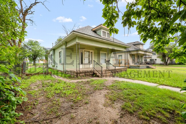 Building Photo - 1405 S Ida St