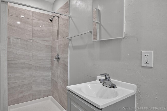 Building Photo - 885-887 7th St