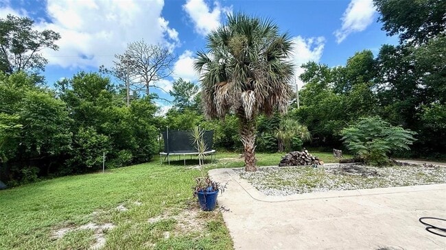 Building Photo - 1916 N Hastings St