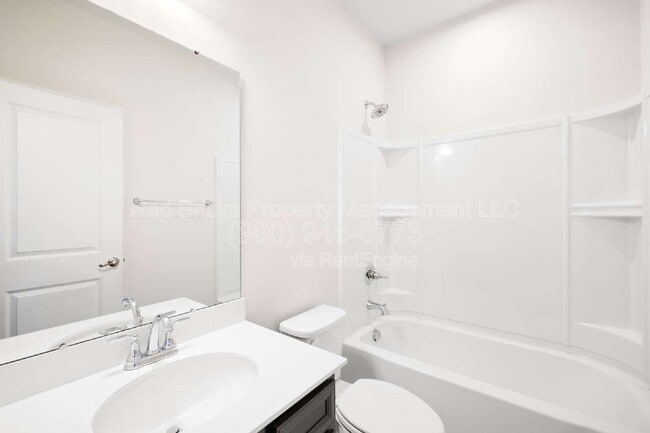 Building Photo - 2620 Grantham Place Dr