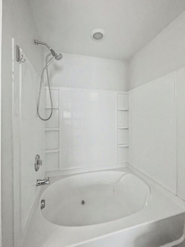 Building Photo - Desirable 2 bedroom 2.5 bathroom home in Tarrant Trace neighborhood!