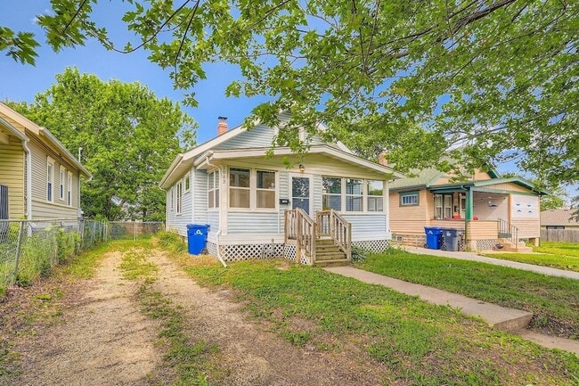 Building Photo - 1083 Western Ave N