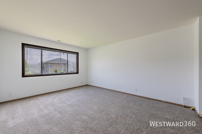 Building Photo - 915 Spiros Ct
