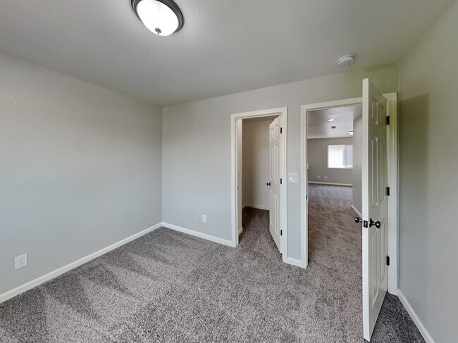 Building Photo - 8578 W Wing Dr