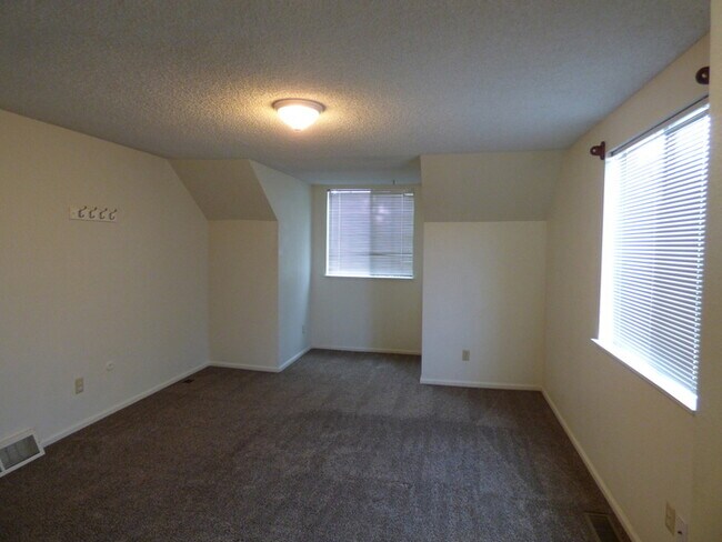 Building Photo - Spacious 4 Bed, 2.5 Bath Home in Fort Collins