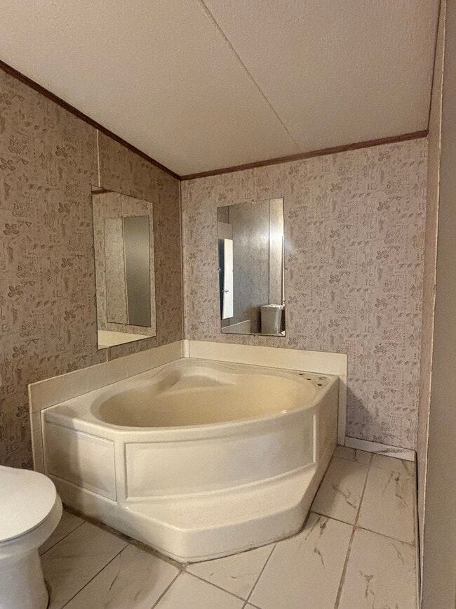 Building Photo - 54 Erin Dr