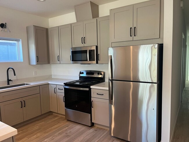Building Photo - Newly built homes with City of Redding solar!