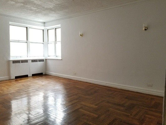 Primary Photo - 711 Walton Ave