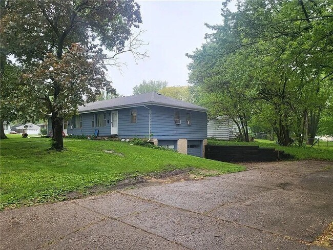 Additional car garage - 2610 63rd St