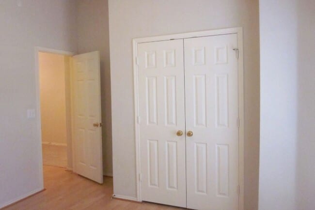 Building Photo - 2029 Oak Manor Dr
