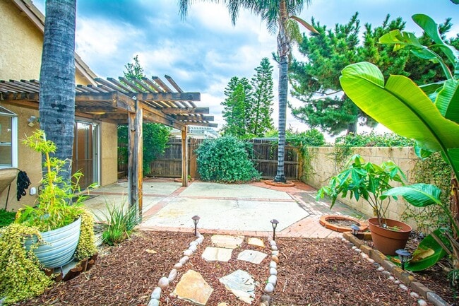 Building Photo - 9929 Palo Alto St