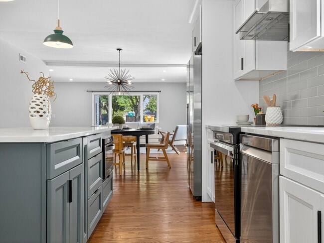 Building Photo - 111 Sharon St