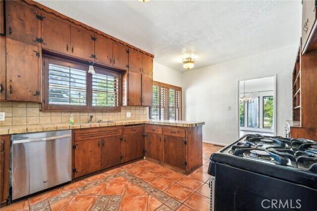 Building Photo - 3098 N Arrowhead Ave
