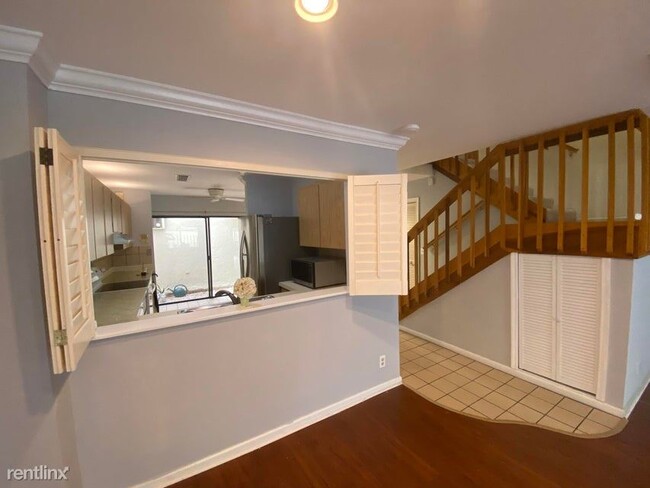 Building Photo - 3 br, 2.5 bath House - 1800 Embassy Dr Apt...