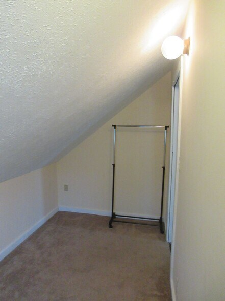 Building Photo - 702 28th St