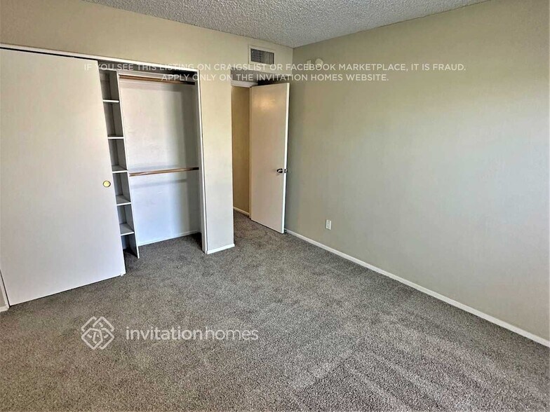 Building Photo - 9617 N 52nd Dr