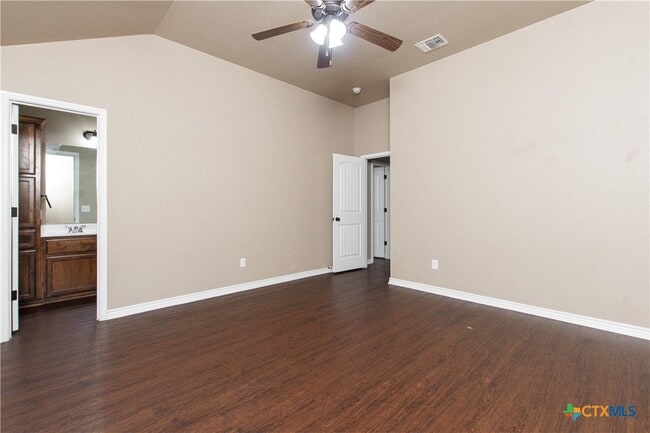 Building Photo - 502 Sladecek Dr