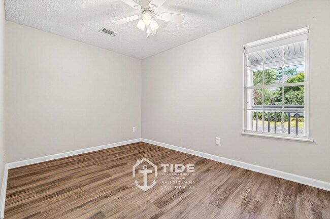 Building Photo - Modern Living in the Heart of West Ashley