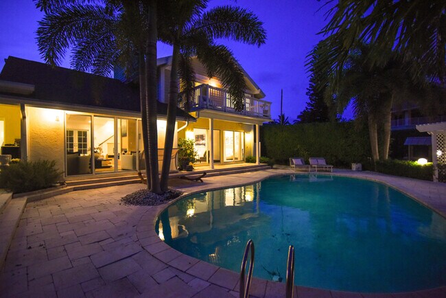 Building Photo - 3001 Jasmine Ct