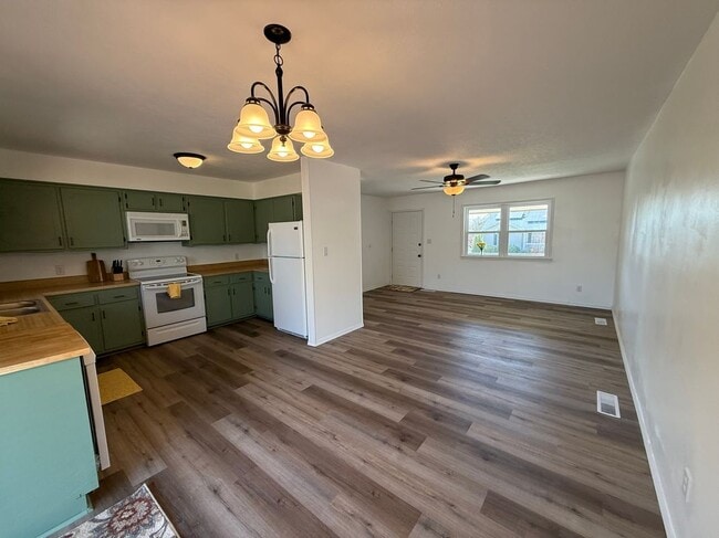 Building Photo - 152 Rea St