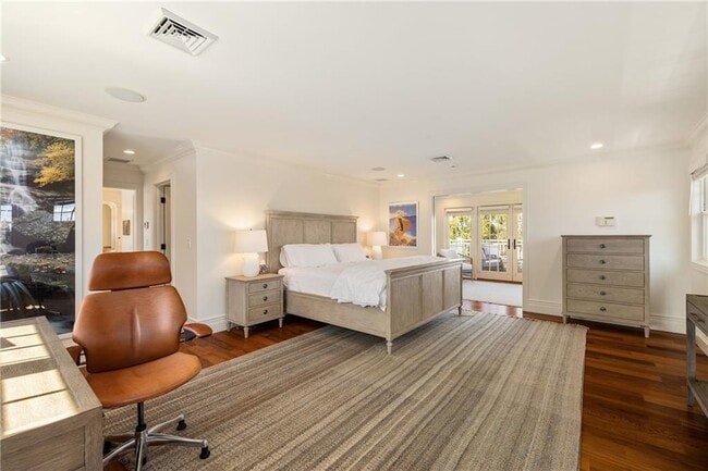 Building Photo - 303 Howland Ave