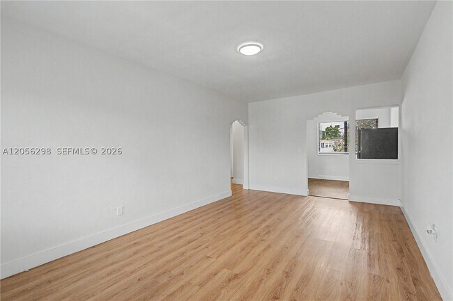 Building Photo - 600 SW 9th St